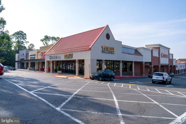 $3,700 | 9207 Hunting Pines Place, Fairfax, VA 22032