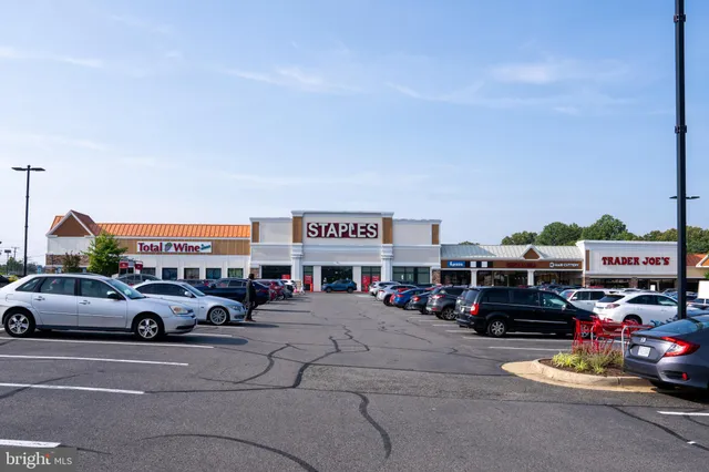 $3,700 | 9207 Hunting Pines Place, Fairfax, VA 22032