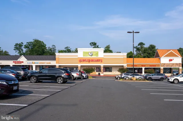 $3,700 | 9207 Hunting Pines Place, Fairfax, VA 22032