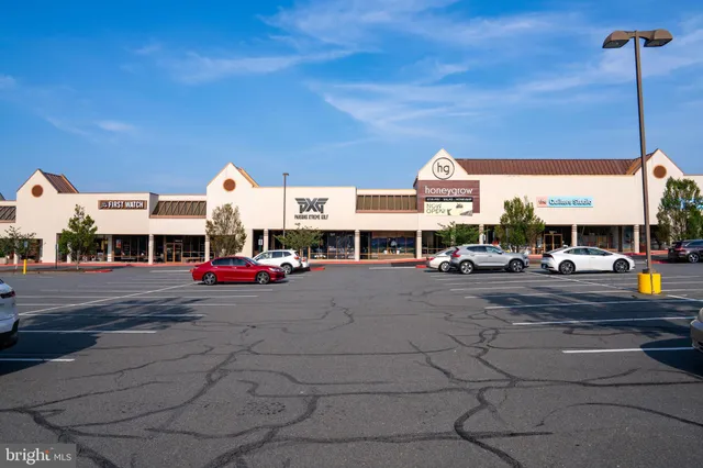 $3,700 | 9207 Hunting Pines Place, Fairfax, VA 22032