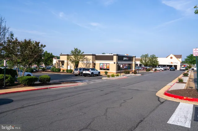 $3,700 | 9207 Hunting Pines Place, Fairfax, VA 22032