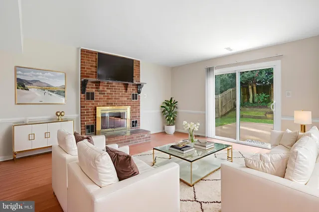 $3,700 | 9207 Hunting Pines Place, Fairfax, VA 22032