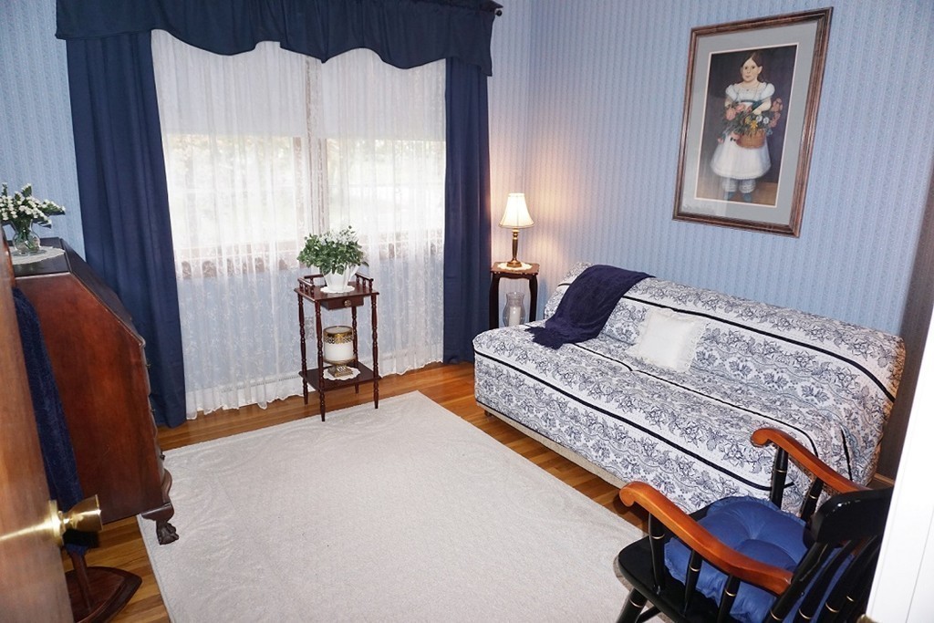 18 Aqueduct Road Wayland, MA 01778 - Photo 17 of 28 Gallery Image 17