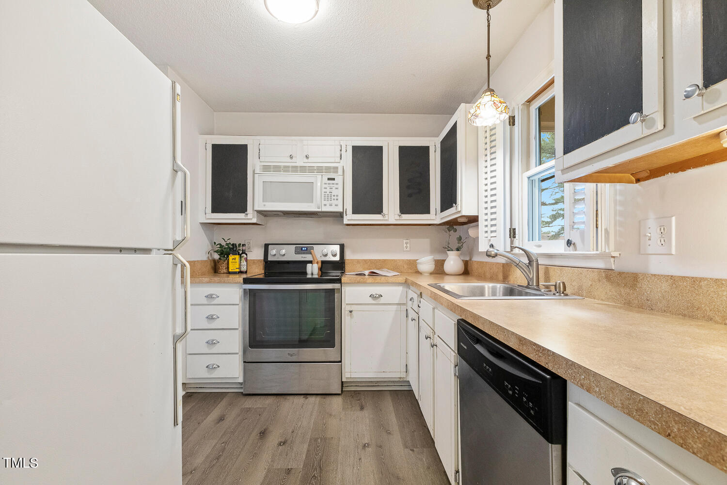 721 Benchmark Drive Raleigh, NC 27615 - Photo 7 of 37 721 Benchmark Dr Raleigh NC-large-016-02