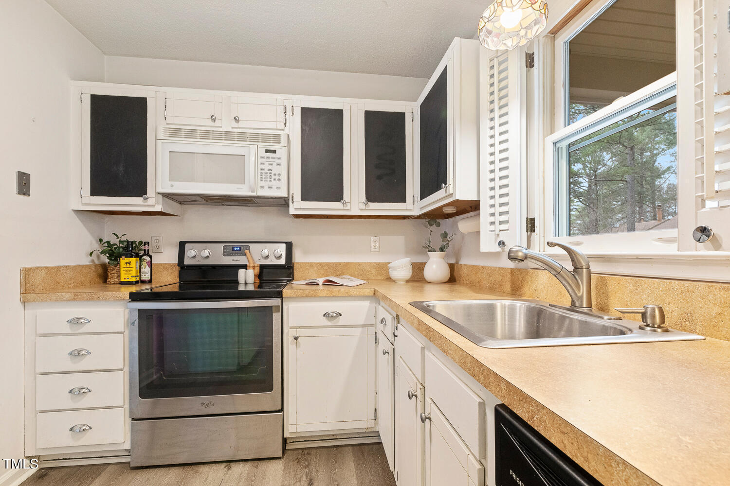 721 Benchmark Drive Raleigh, NC 27615 - Photo 8 of 37 721 Benchmark Dr Raleigh NC-large-017-02