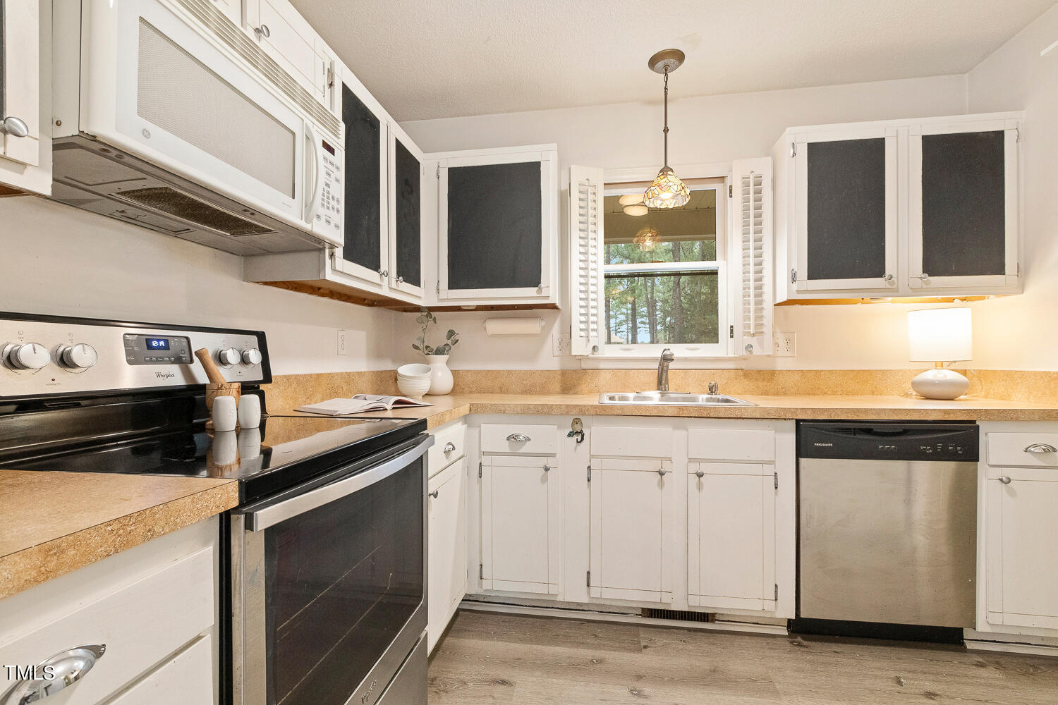 721 Benchmark Drive Raleigh, NC 27615 - Photo 9 of 37 721 Benchmark Dr Raleigh NC-large-018-03