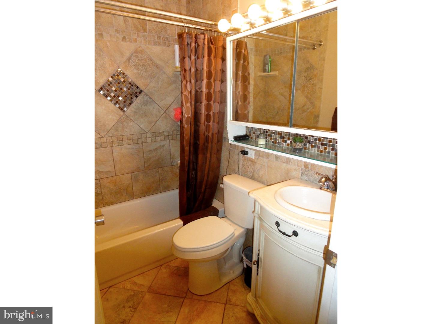 26 Valley Road Levittown, PA 19057 - Photo 7 of 9 Gallery Image 7