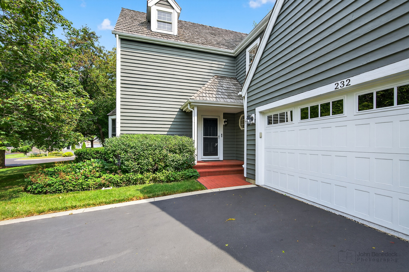 232 Long Hill Road Gurnee, IL 60031 - Photo 4 of 34 a front view of a house with a yard and potted plants