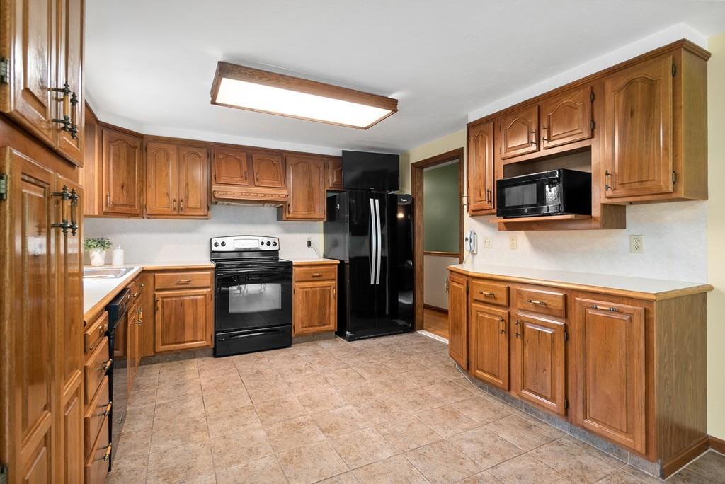 10 Ridge Road Shrewsbury, MA 01545 - Photo 8 of 27 Gallery Image 8