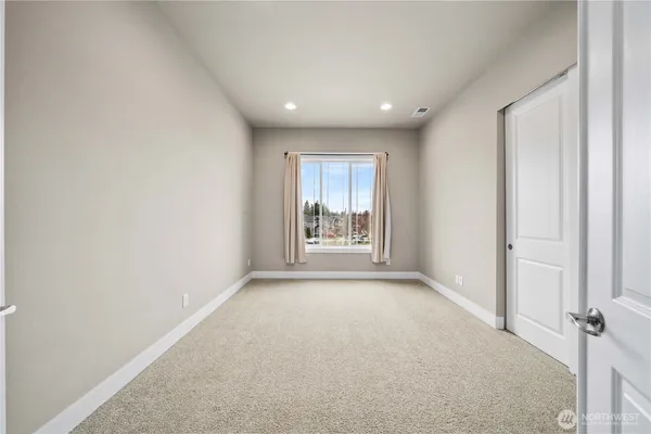 $949,999 | 13813 187th Ave Court East, Bonney Lake, WA 98391