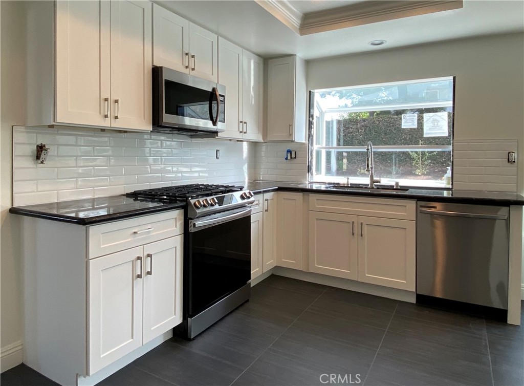 43 Fortuna East Irvine, CA 92620 - Photo 15 of 26