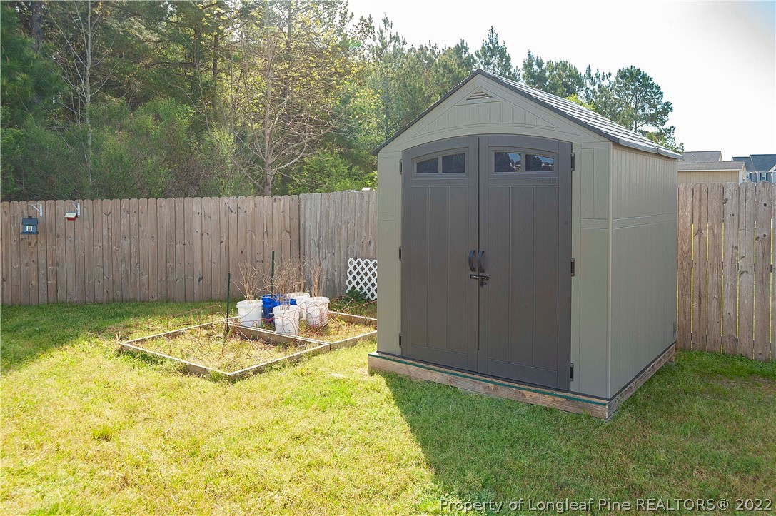 461 St Johns Loop Raeford, NC 28376 - Photo 10 of 50 a backyard of a house