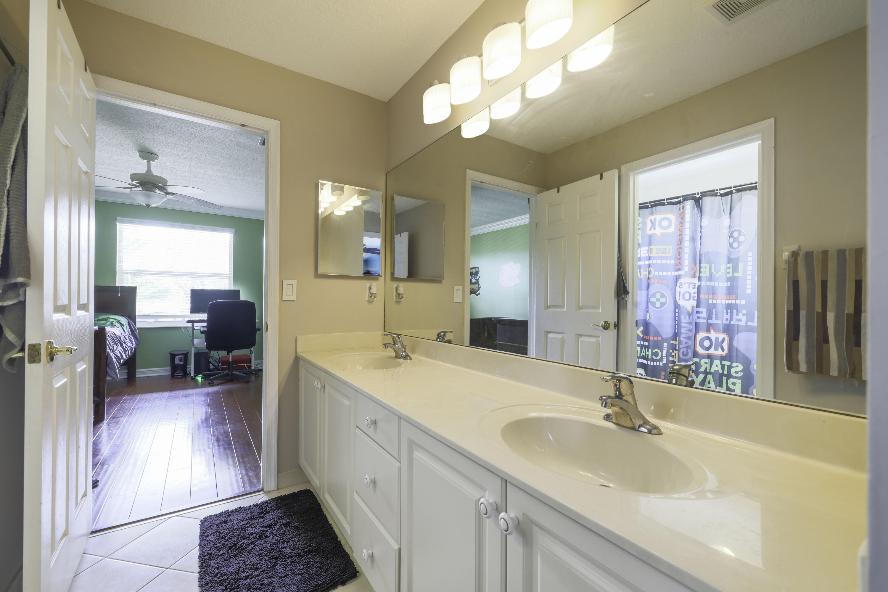 2291 Ridgewood Circle Royal Palm Beach, FL 33411 - Photo 37 of 71 2291 Ridgewood Circle - Adjoining Bath