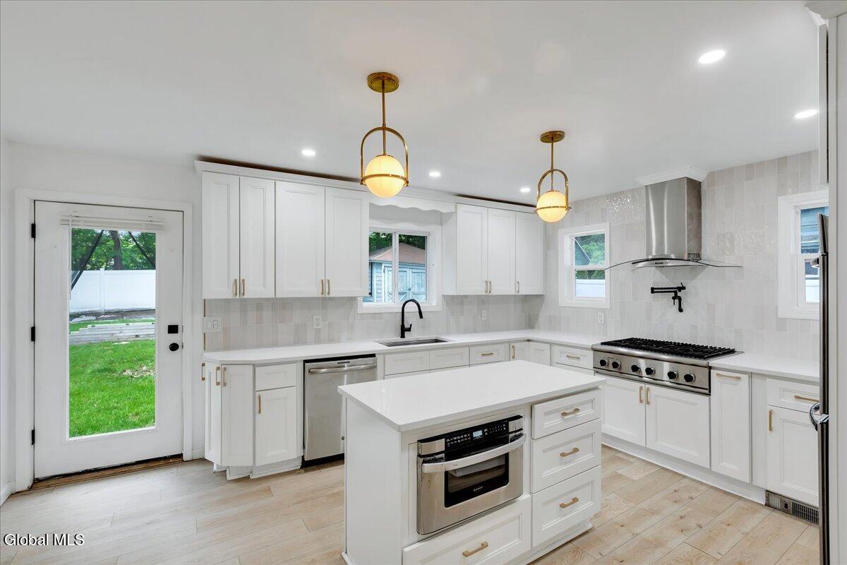 2115 Colgate Place Schenectady, NY 12304 - Photo 2 of 43 Kitchen