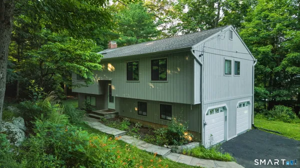 $750,000 | 518 Bennetts Farm Road, Ridgefield, CT 06877