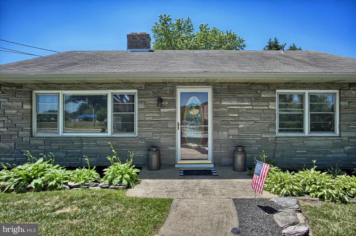 1316 Forge Road Carlisle, PA 17013 - Photo 4 of 32 Gallery Image 4