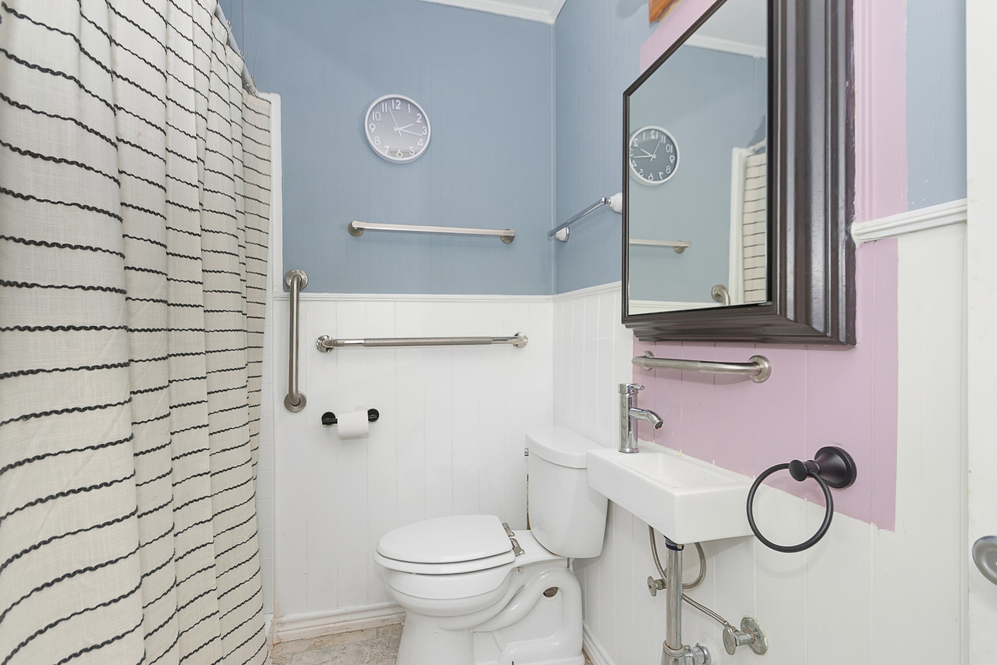 1406 West 6th Street Freeport, TX 77541 - Photo 13 of 25 a bathroom with a toilet a sink and a mirror
