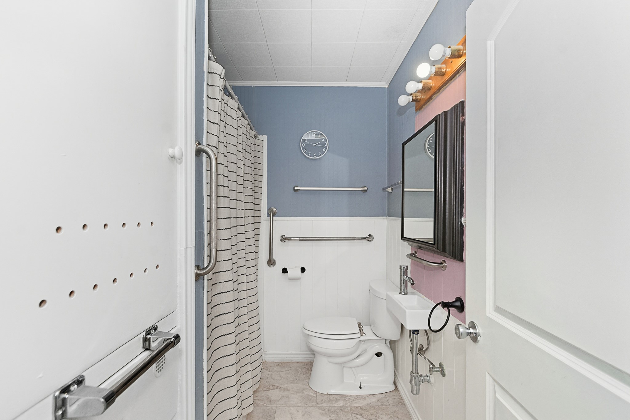 1406 West 6th Street Freeport, TX 77541 - Photo 14 of 25 a bathroom with a toilet and a shower