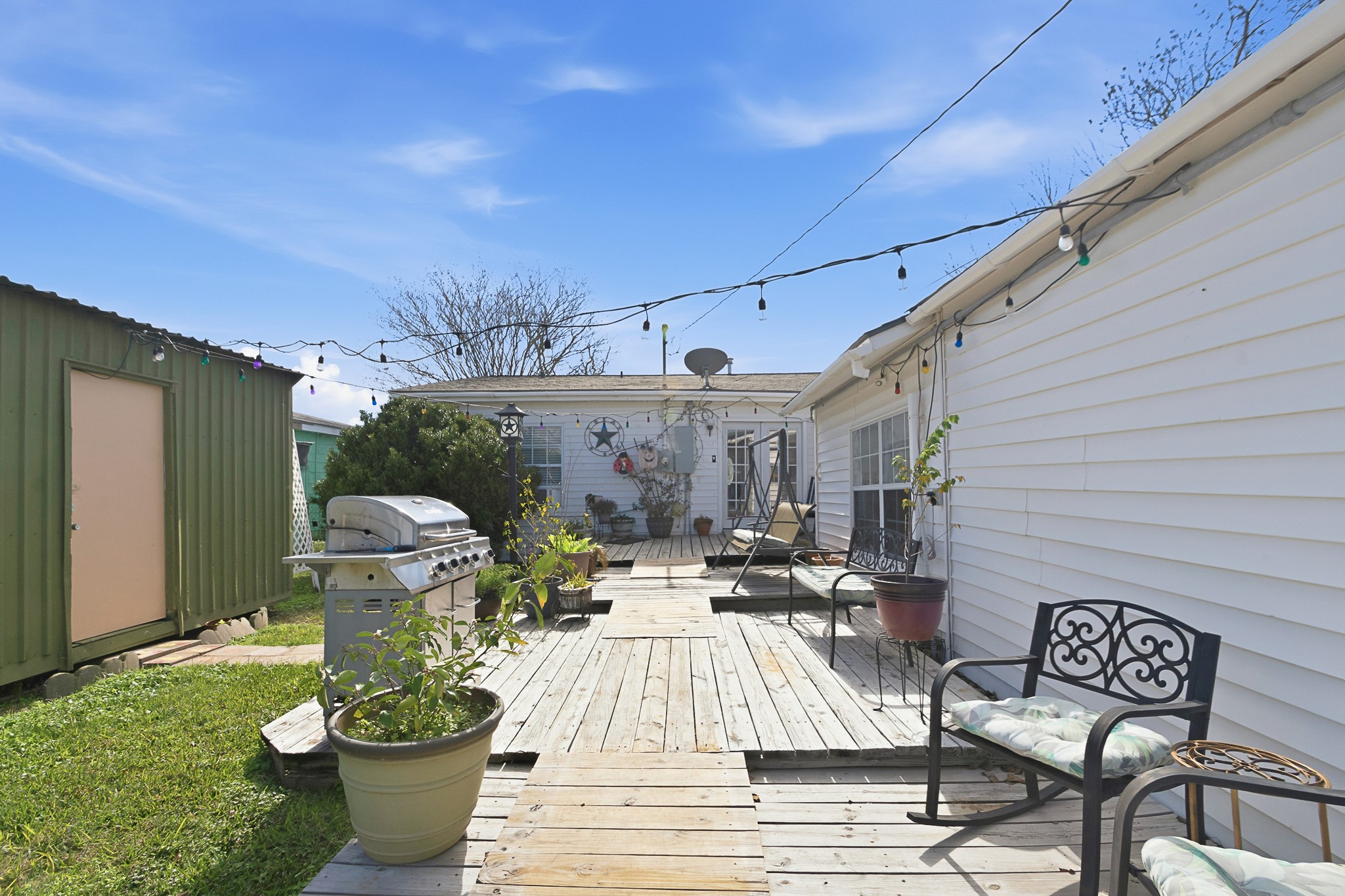 1406 West 6th Street Freeport, TX 77541 - Photo 20 of 25 a view of a patio with table and chairs and potted plants