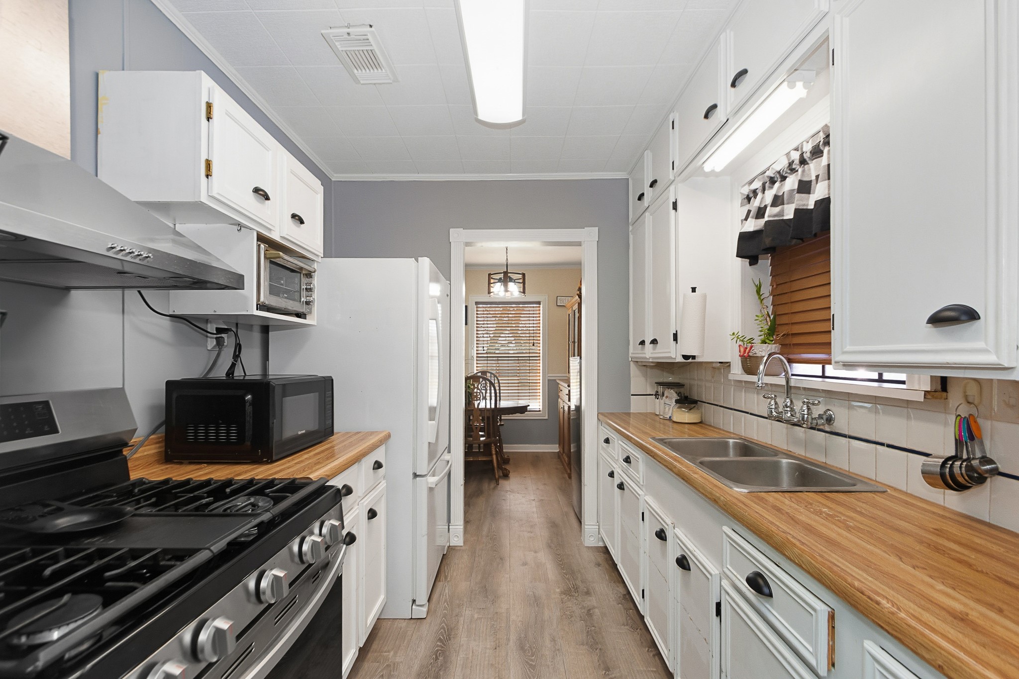 1406 West 6th Street Freeport, TX 77541 - Photo 3 of 25 a kitchen with stainless steel appliances granite countertop a stove and a sink