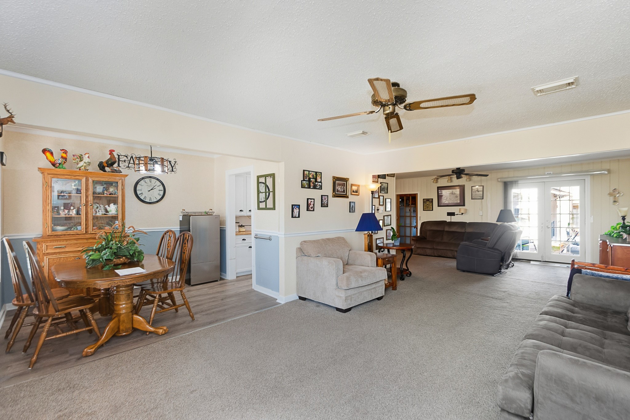 1406 West 6th Street Freeport, TX 77541 - Photo 8 of 25 a living room with furniture