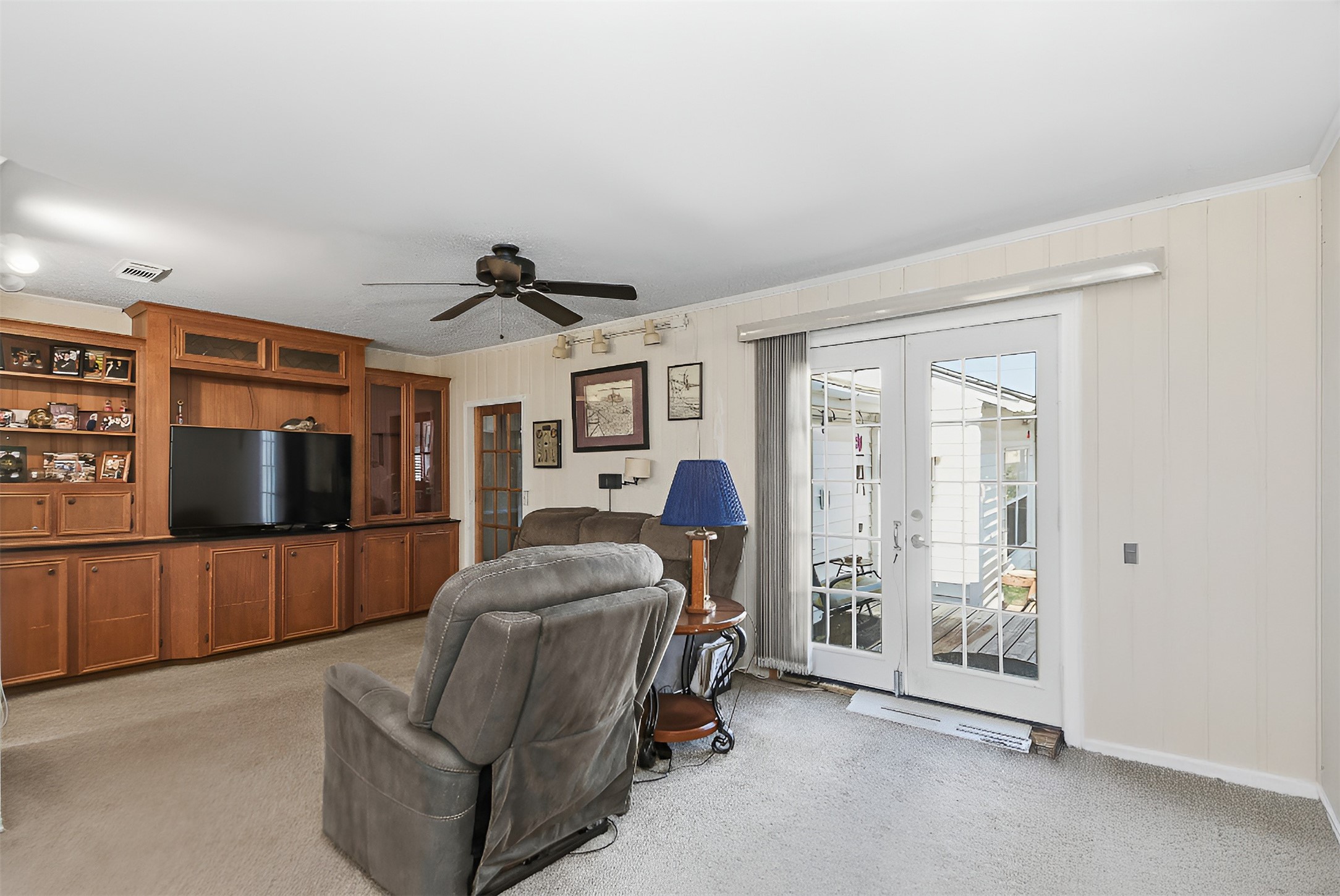 1406 West 6th Street Freeport, TX 77541 - Photo 10 of 25 a living room with furniture and a flat screen tv