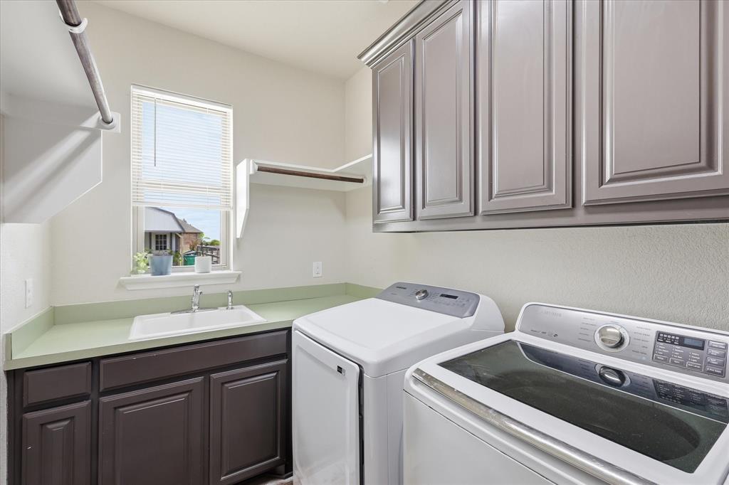 160 Vista Ridge North Decatur, TX 76234 - Photo 26 of 40 a utility room with dryer and washer
