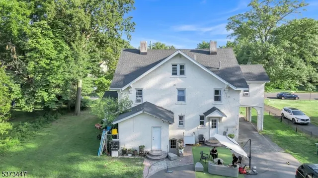a view of house with a yard