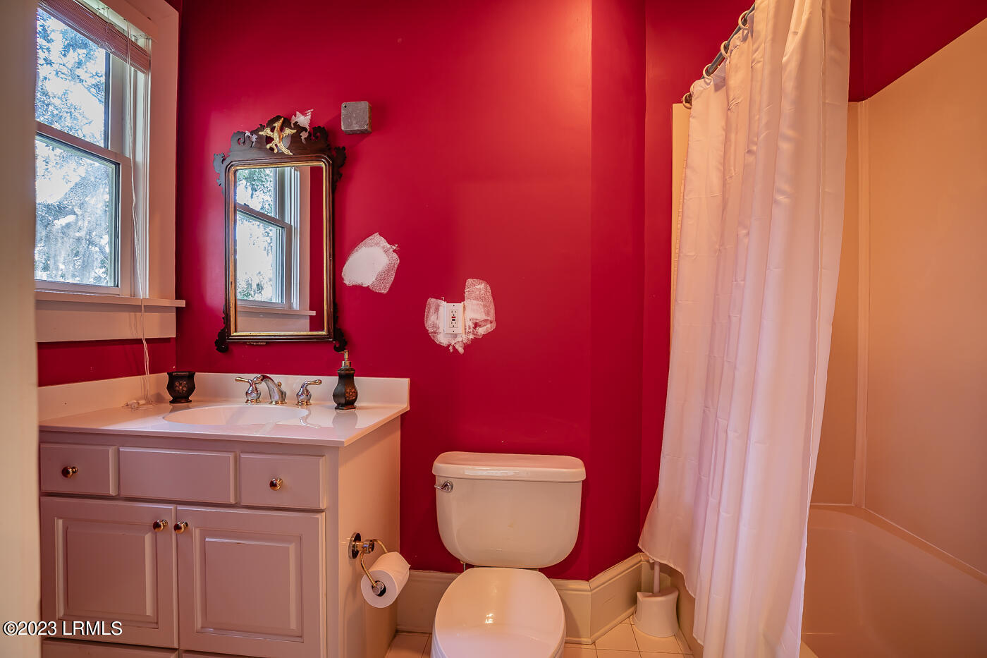 725 Ribaut Road Beaufort, SC 29902 - Photo 22 of 38 Ensuite bath