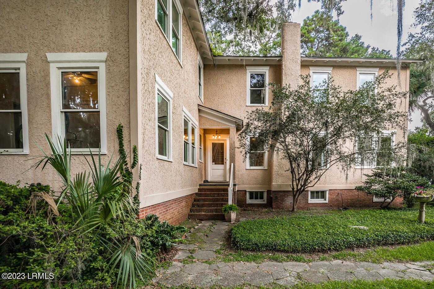 725 Ribaut Road Beaufort, SC 29902 - Photo 3 of 38 Front close