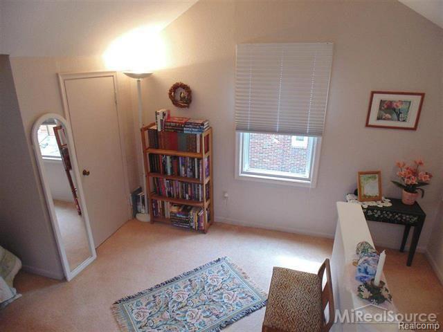 84 Riverside Drive Mount Clemens, MI 48043 - Photo 19 of 30 19.jpg