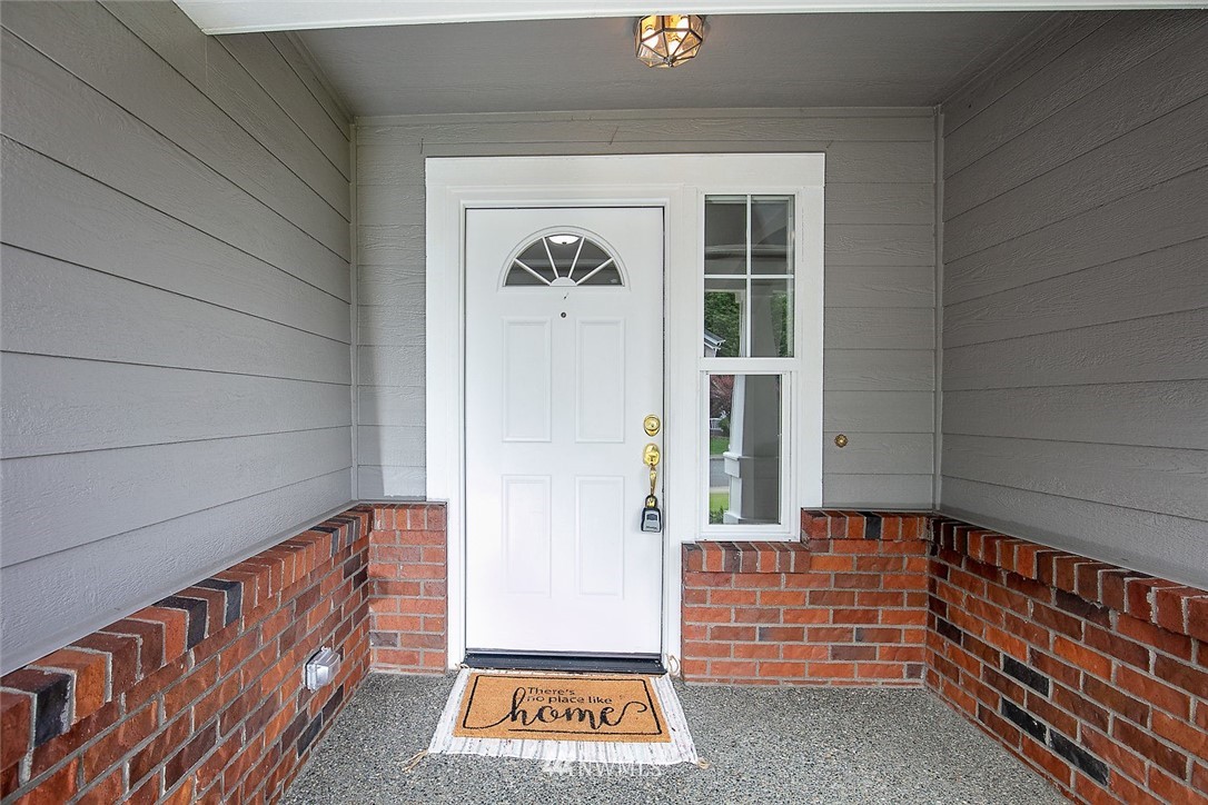 325 Edmonds Avenue Southeast Renton, WA 98056 - Photo 3 of 35 Gallery Image 3