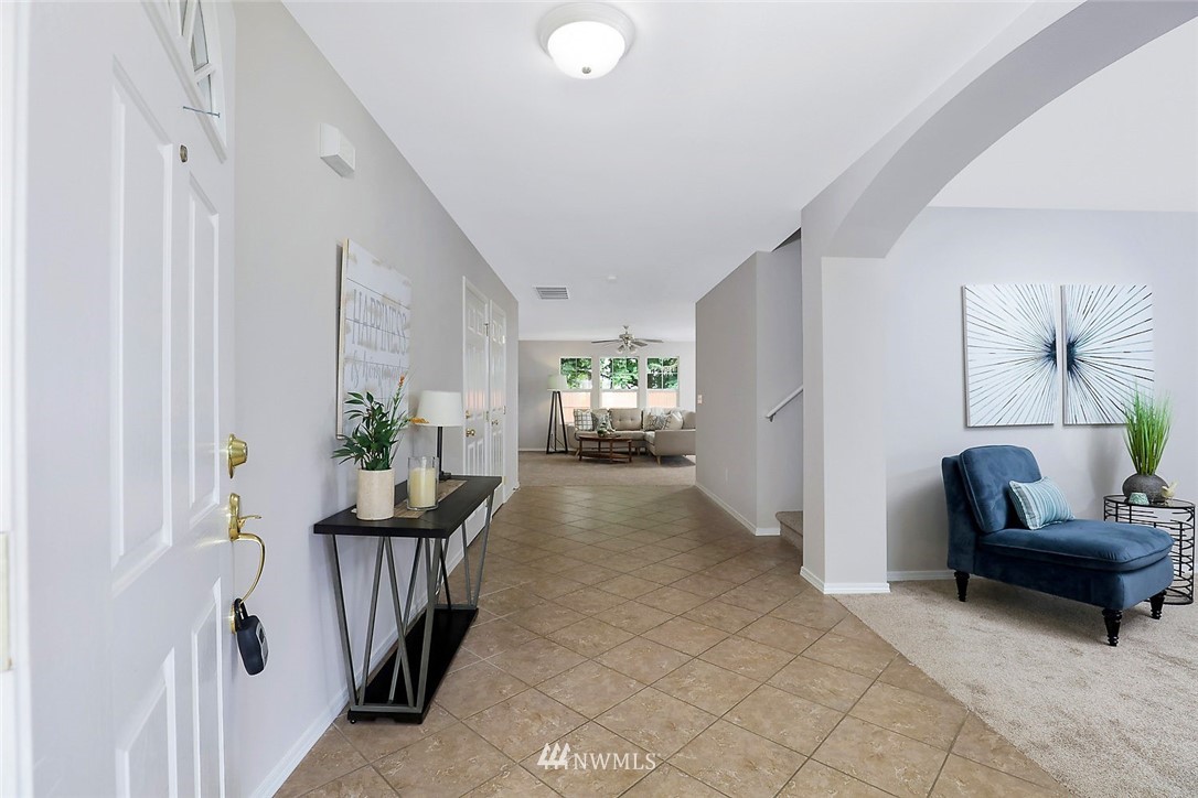 325 Edmonds Avenue Southeast Renton, WA 98056 - Photo 4 of 35 Gallery Image 4
