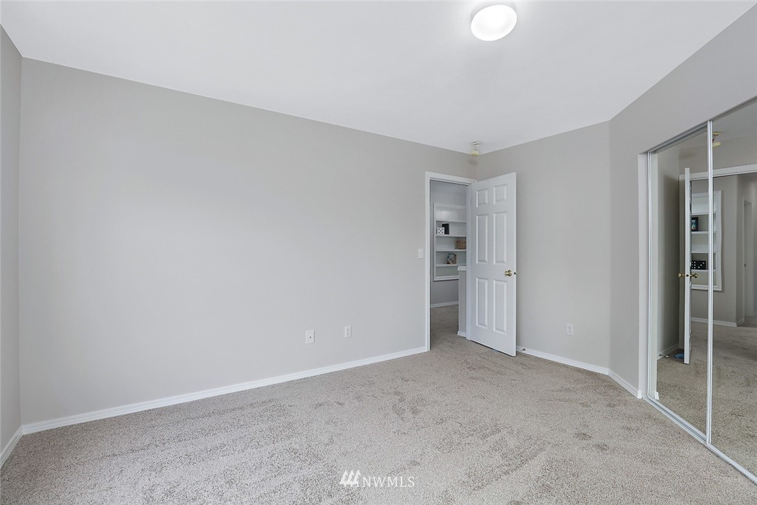 325 Edmonds Avenue Southeast Renton, WA 98056 - Photo 32 of 35 Gallery Image 32