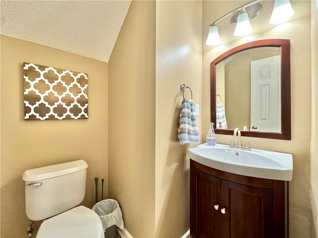 124 Kingsgate Way Anderson, SC 29621 - Photo 11 of 34 Powder Room