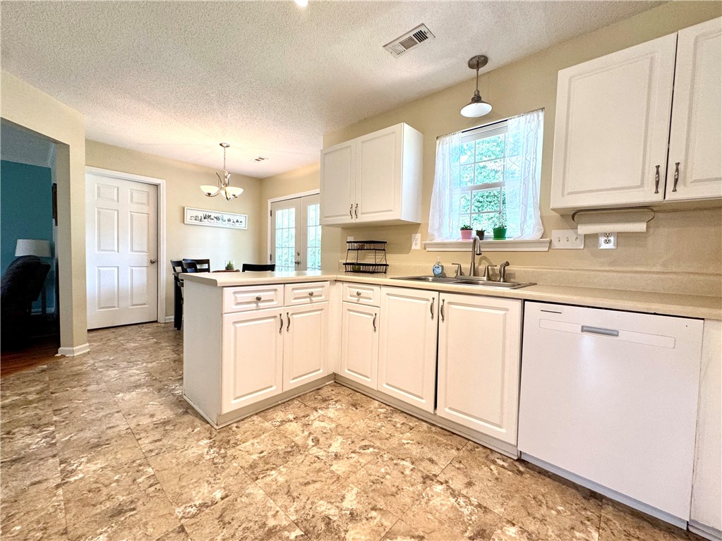 124 Kingsgate Way Anderson, SC 29621 - Photo 12 of 34 Kitchen