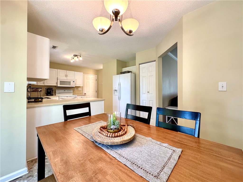 124 Kingsgate Way Anderson, SC 29621 - Photo 14 of 34 Breakfast Area / Kitchen