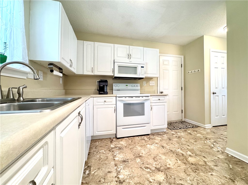 124 Kingsgate Way Anderson, SC 29621 - Photo 16 of 34 Kitchen