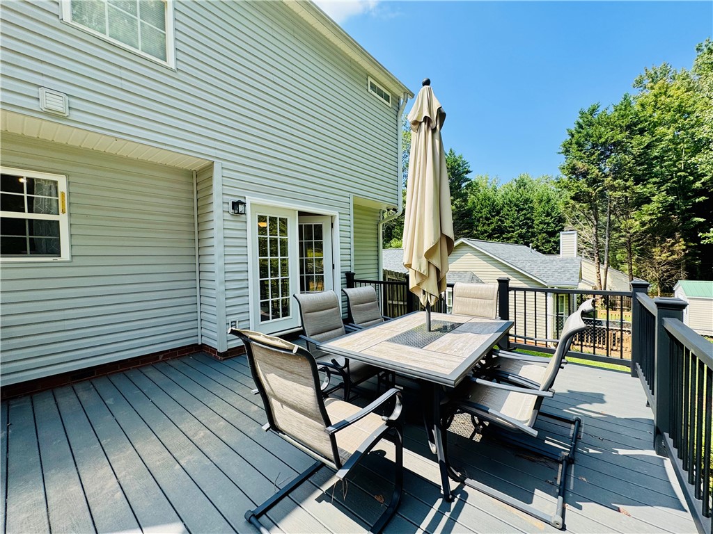 124 Kingsgate Way Anderson, SC 29621 - Photo 21 of 34 Deck