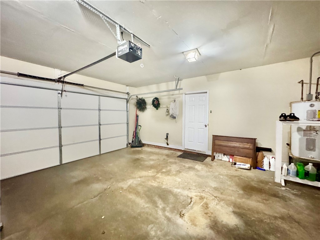 124 Kingsgate Way Anderson, SC 29621 - Photo 25 of 34 Garage