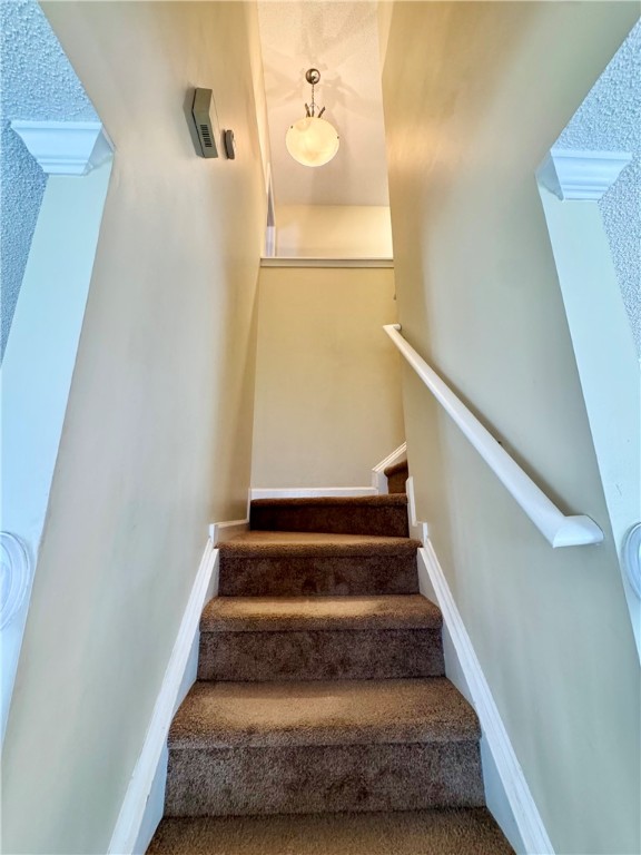 124 Kingsgate Way Anderson, SC 29621 - Photo 26 of 34 Staircase