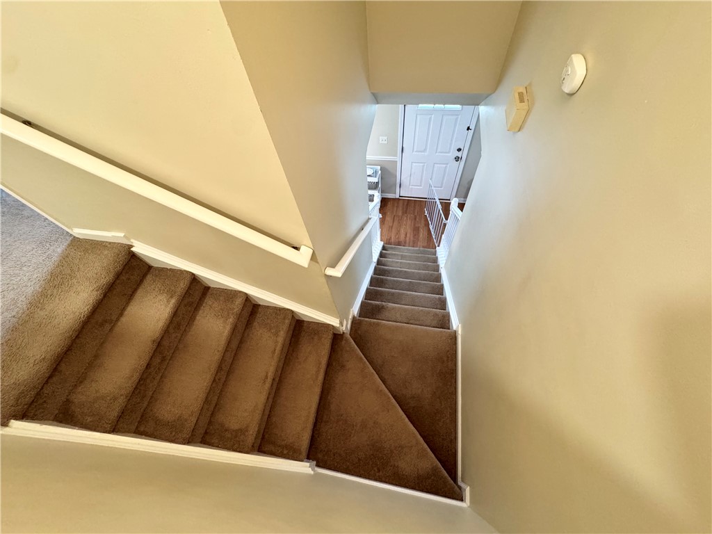 124 Kingsgate Way Anderson, SC 29621 - Photo 27 of 34 Staircase