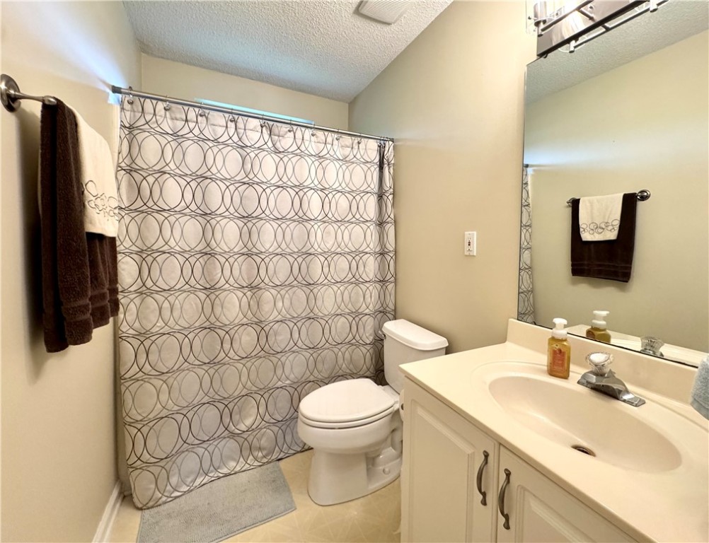 124 Kingsgate Way Anderson, SC 29621 - Photo 30 of 34 Upstairs Hall Bath