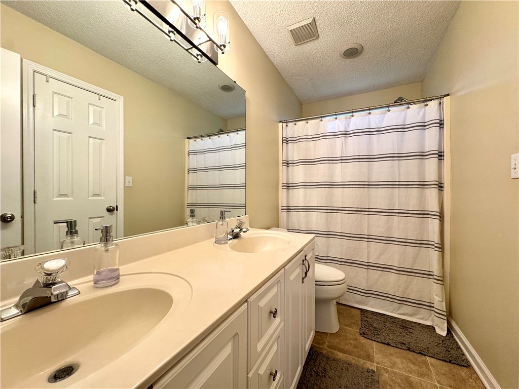 124 Kingsgate Way Anderson, SC 29621 - Photo 34 of 34 Primary Bath