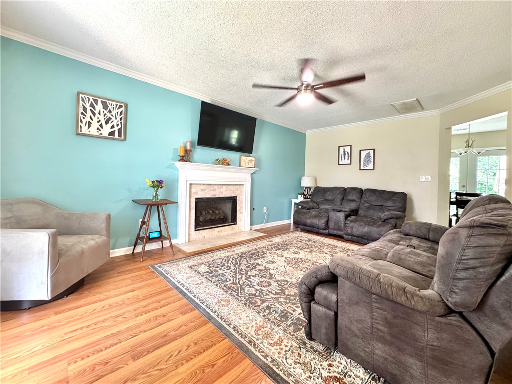 124 Kingsgate Way Anderson, SC 29621 - Photo 6 of 34 Living Area