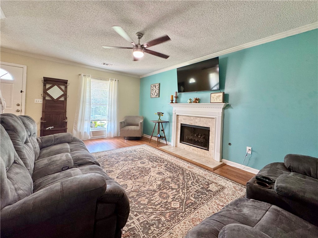 124 Kingsgate Way Anderson, SC 29621 - Photo 7 of 34 Living Area