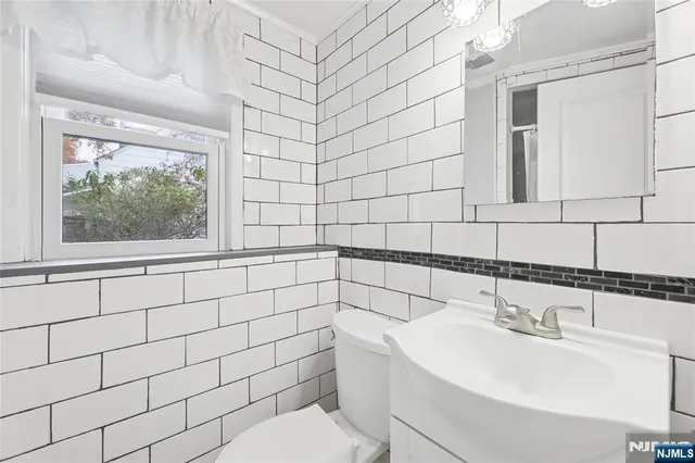 $635,000 | 407 Semino Road, Northvale, NJ 07647