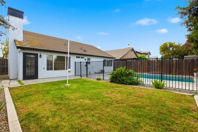 a view of a house with backyard and porch