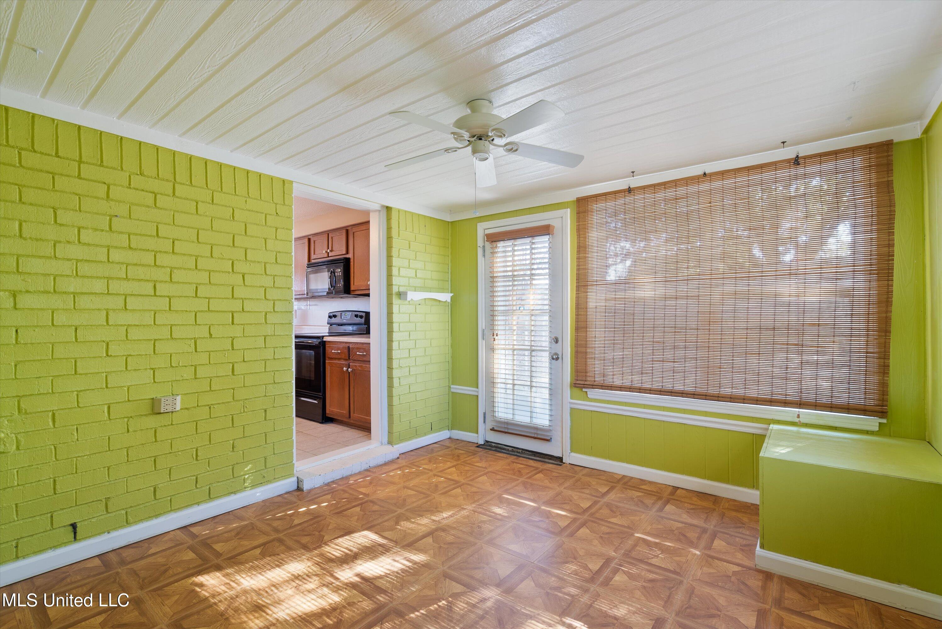 129 Waverly Road Senatobia, MS 38668 - Photo 26 of 36 22-Sun Room