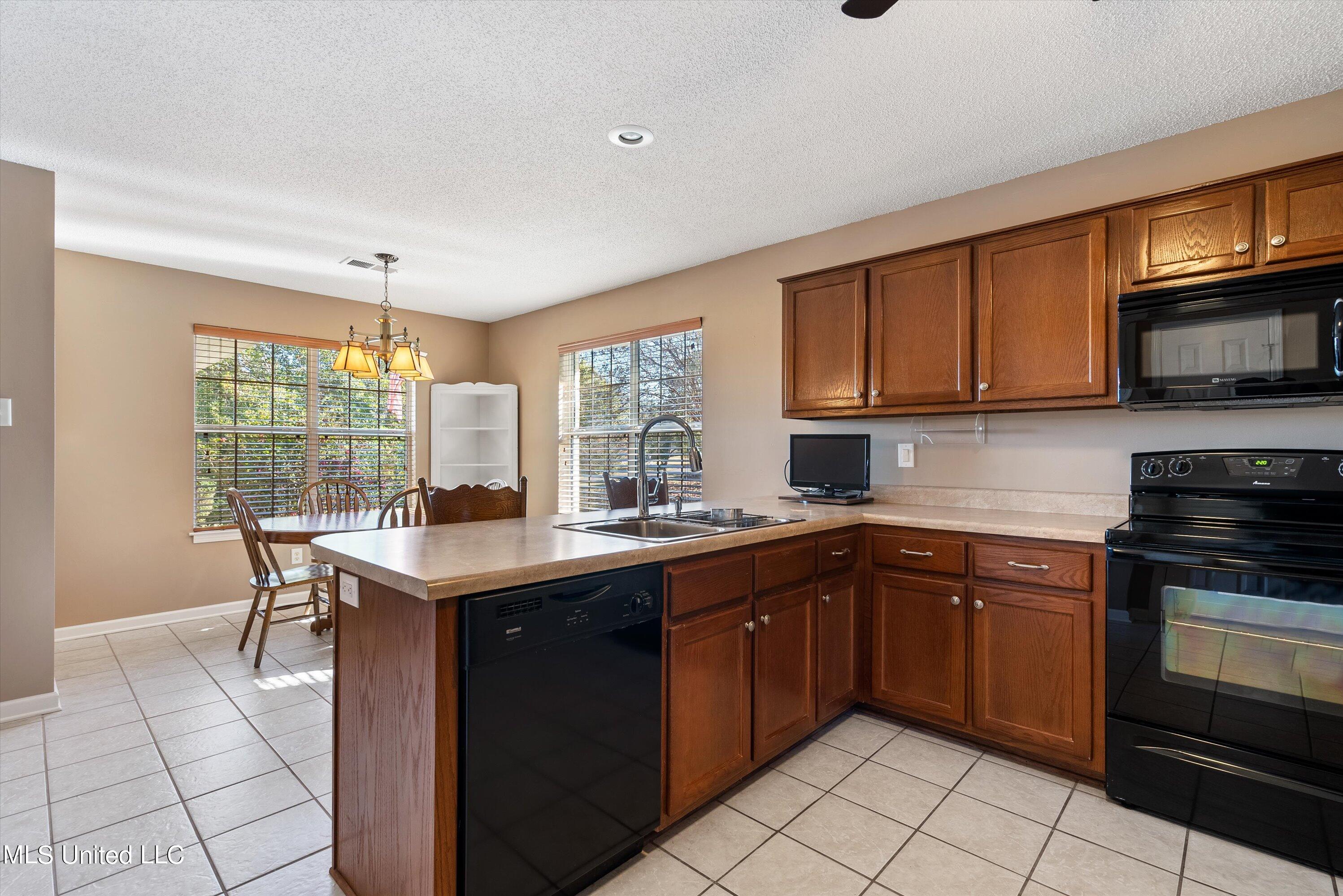 129 Waverly Road Senatobia, MS 38668 - Photo 9 of 36 18-Kitchen